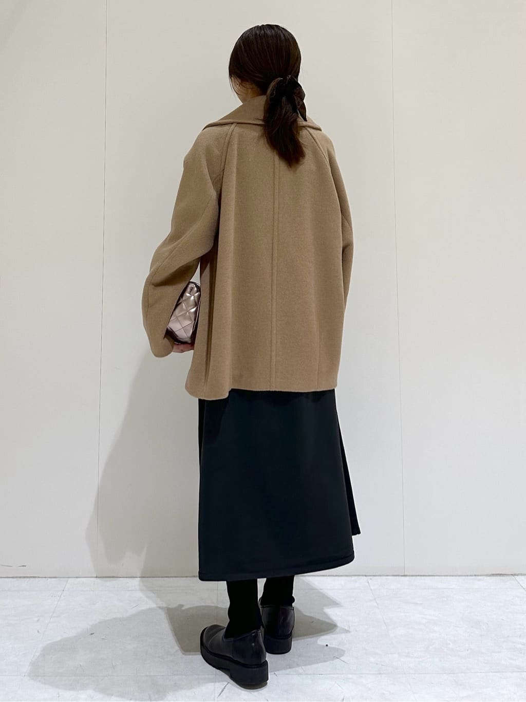 makiさんの「OPAQUE.CLIP｜カシミヤブレンドウールミドルピーコート」を使ったコーディネート