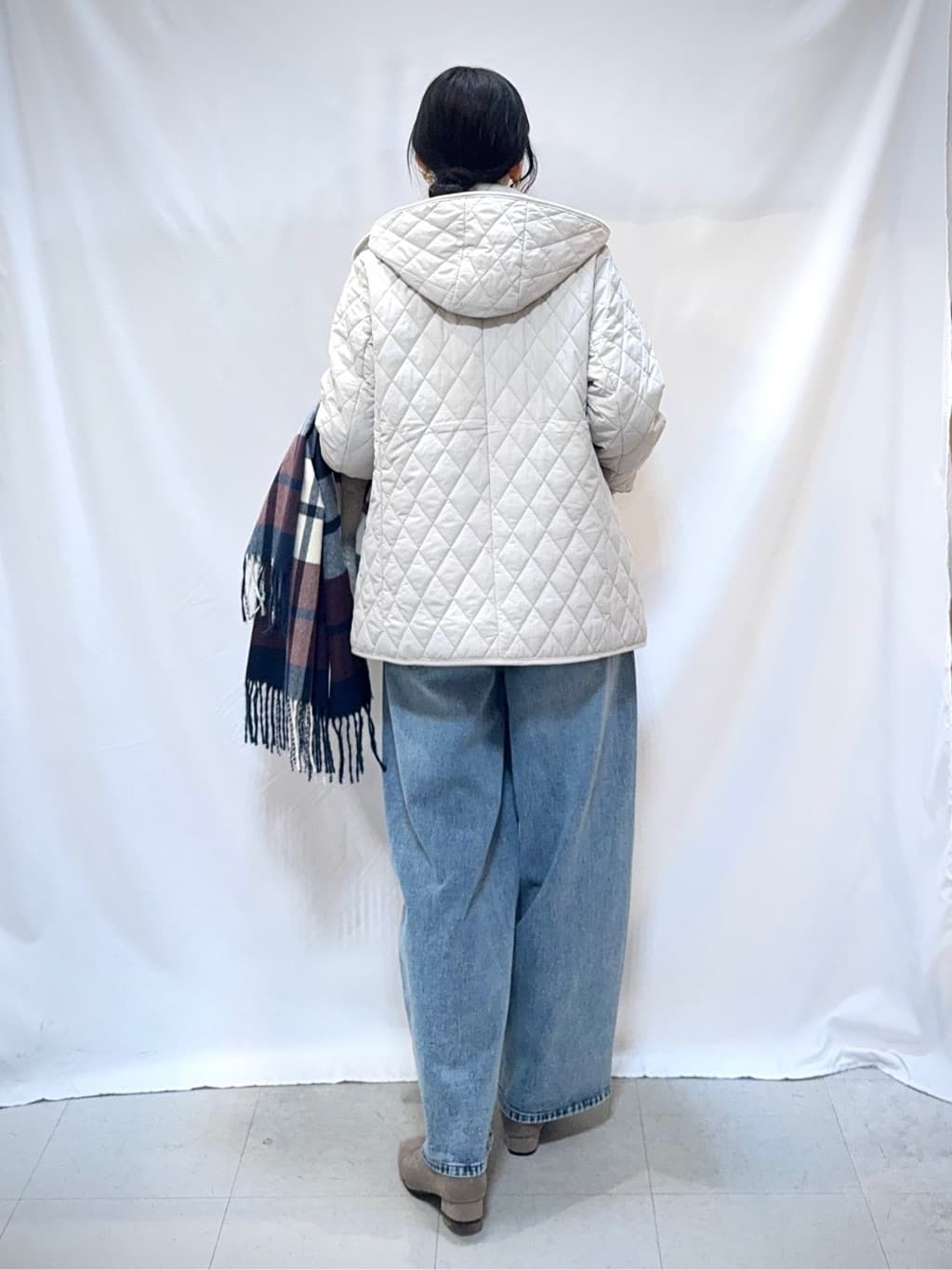 𝐇𝐢𝐫𝐨𝐦𝐢さんの「SHOO･LA･RUE｜【洗濯機可／毛玉レス】シンプルケーブル柄ニット」を使ったコーディネート