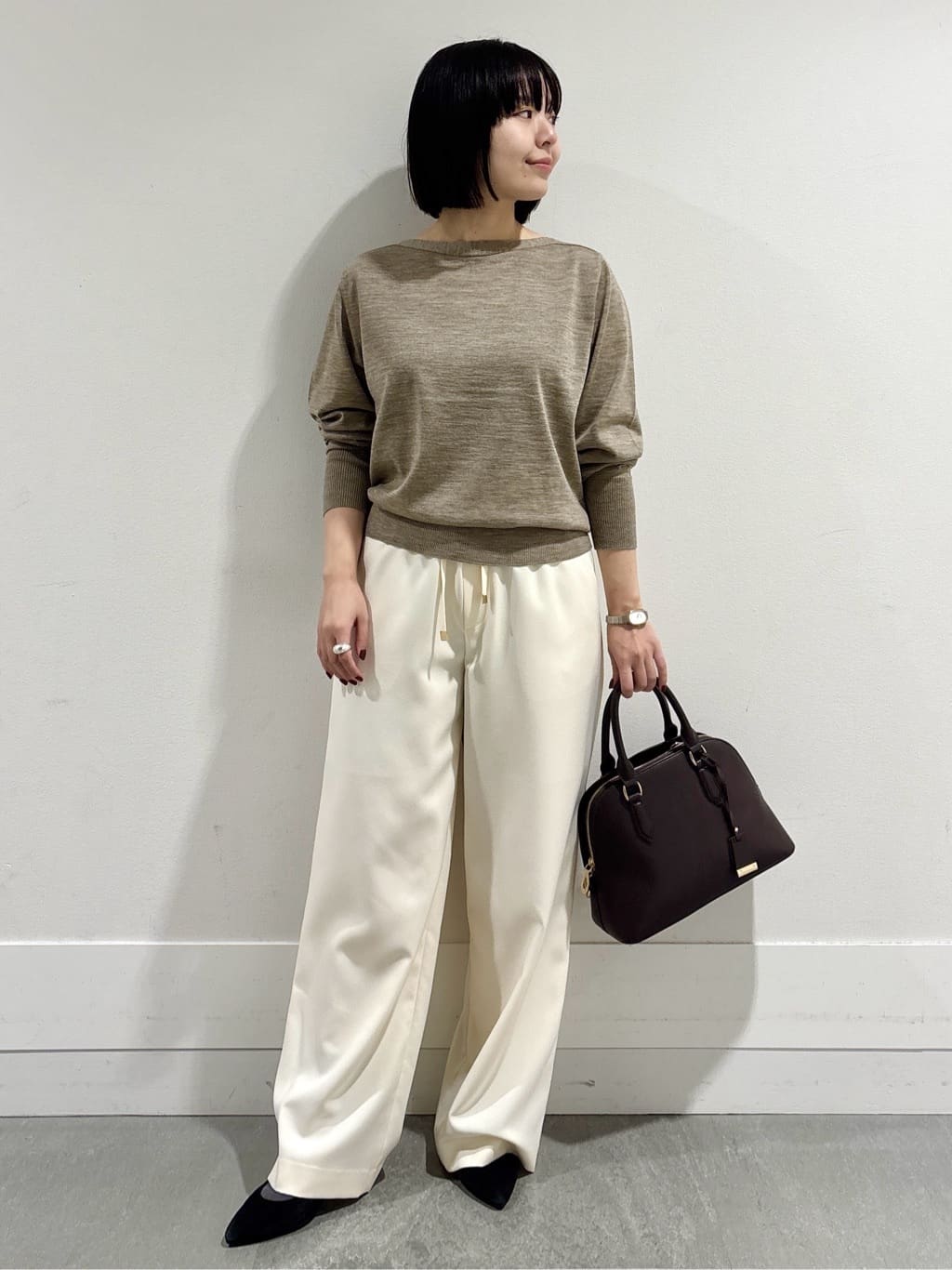 モエカさんの「UNTITLED｜【アンサンブル可/洗える】シルクウールカシミヤ ドルマンスリーブニット」を使ったコーディネート