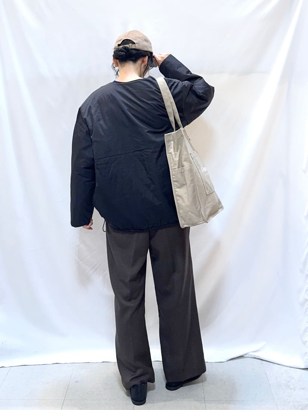 𝐇𝐢𝐫𝐨𝐦𝐢さんの「SHOO･LA･RUE｜【洗濯機可/撥水/リバーシブル】 ノーカラー中綿ブルゾン」を使ったコーディネート