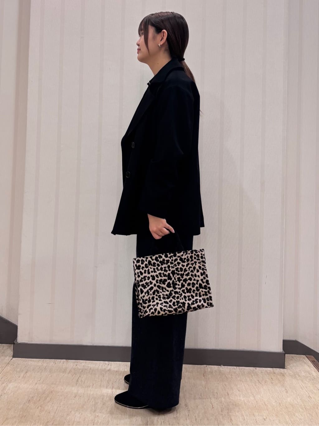 ちひさんの「INDIVI｜【褒められパンツ／ウール混】ウォームウール ワイドパンツ」を使ったコーディネート