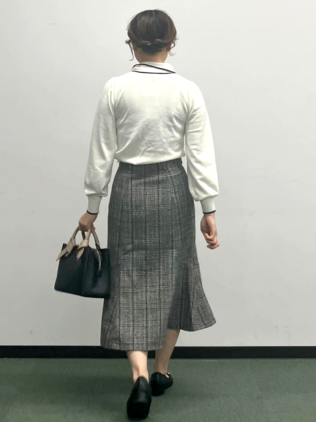 MAYUKIさんの「index｜ゴールドパーツ付きボウタイニット【洗濯機OK】《10col／XS～LL》」を使ったコーディネート