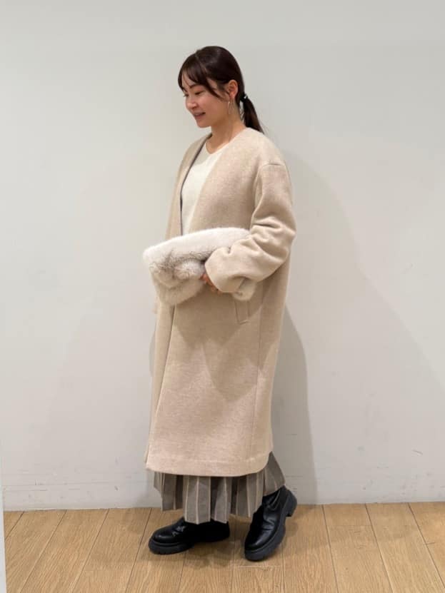 maiさんの「INDIVI｜【洗える／カシミヤ混】ミドルゲージVネックニット」を使ったコーディネート