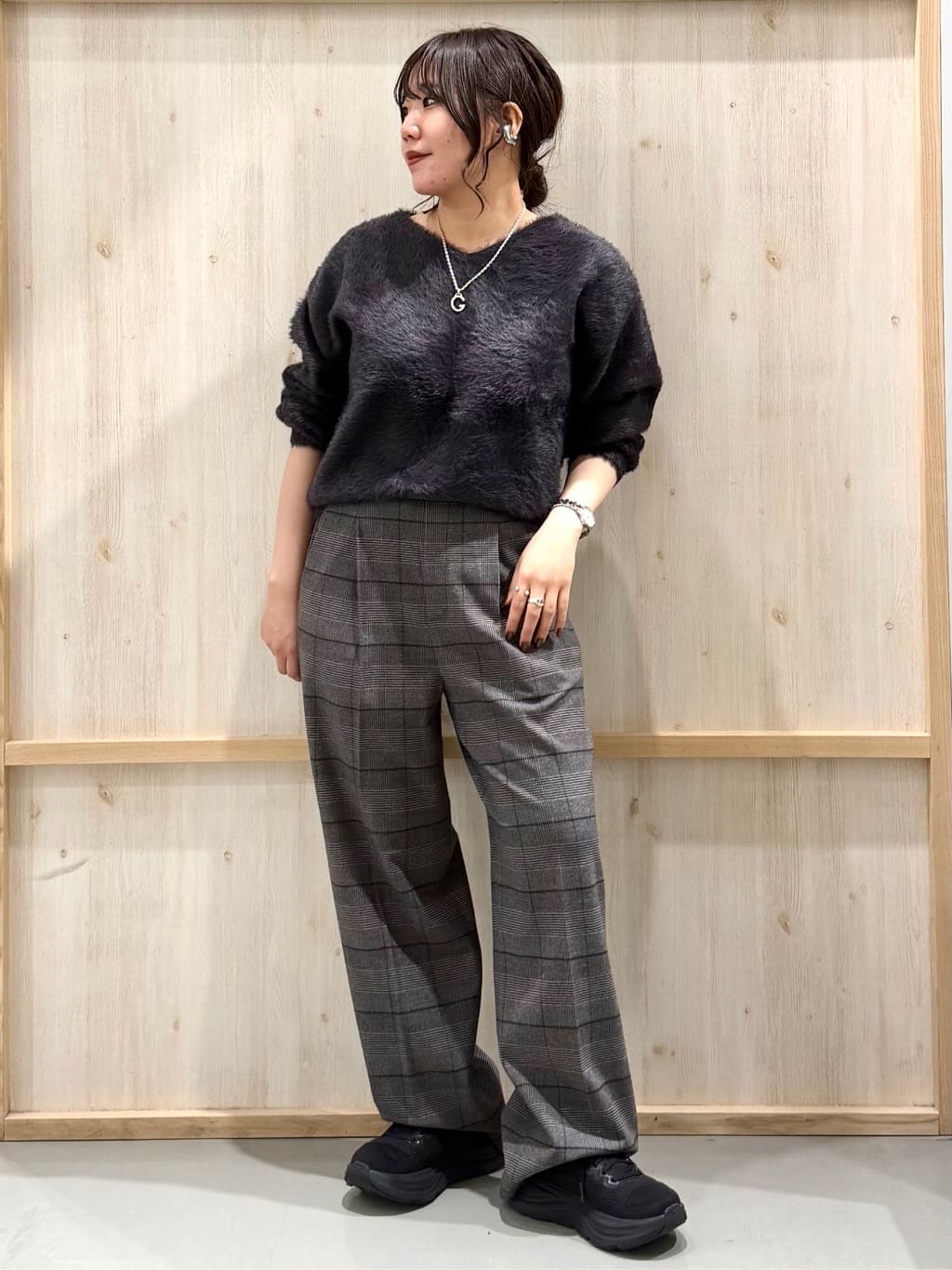 nanaさんの「THE SHOP TK｜【華やかで柔らか】ふわふわフェザーニット/洗える・前後2WAY」を使ったコーディネート