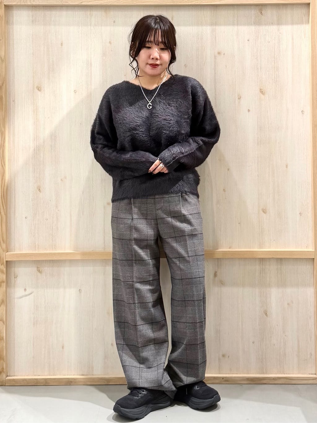 nanaさんの「THE SHOP TK｜【華やかで柔らか】ふわふわフェザーニット/洗える・前後2WAY」を使ったコーディネート
