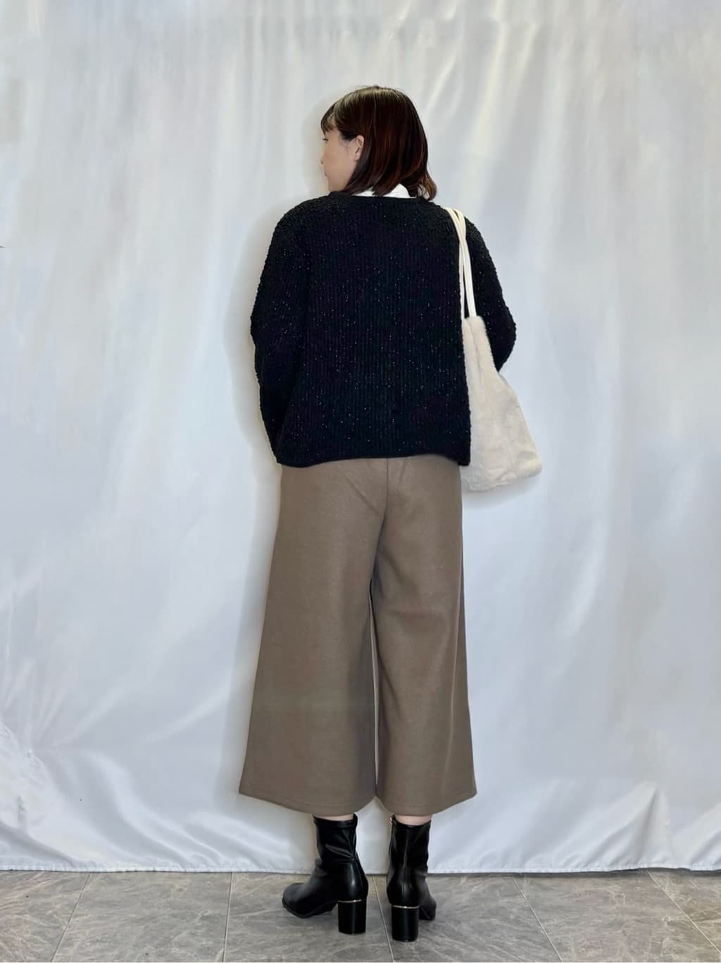 ネリさんの「SHOO･LA･RUE｜【洗濯機可】美脚見え あったか圧縮ニット ガウチョパンツ」を使ったコーディネート