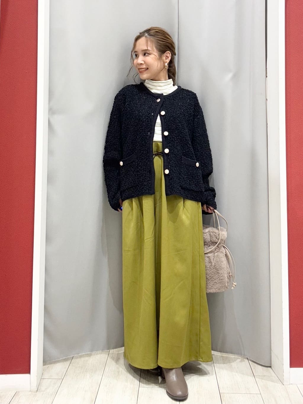 shioさんの「SHOO･LA･RUE｜【S-LL/吸湿発熱】なめらかとろみ インナータートル」を使ったコーディネート