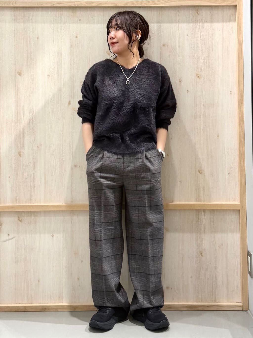 nanaさんの「THE SHOP TK｜【華やかで柔らか】ふわふわフェザーニット/洗える・前後2WAY」を使ったコーディネート