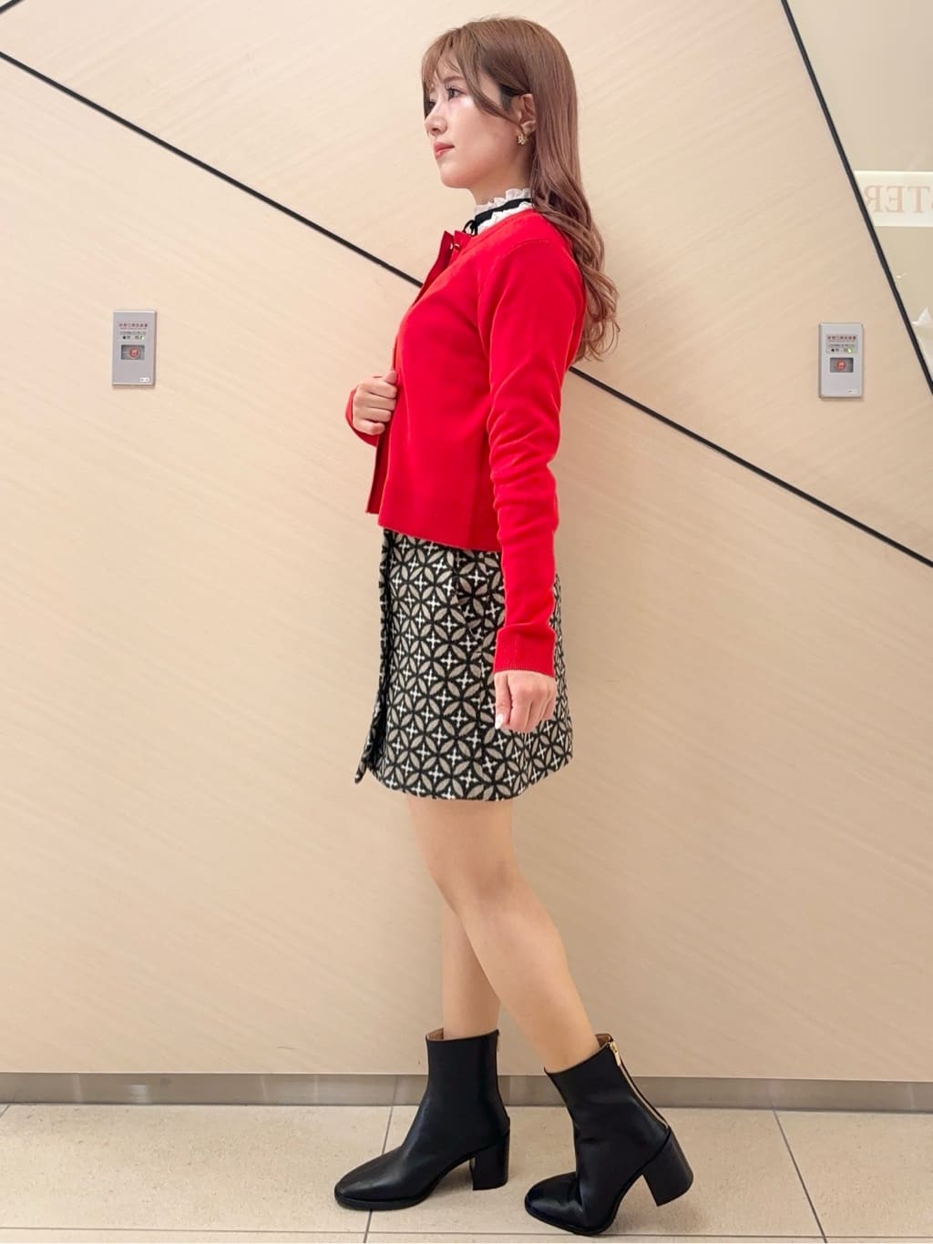 Rinaさんの「DRESSTERIOR｜◆オーバーラップジャカードミニスカート」を使ったコーディネート