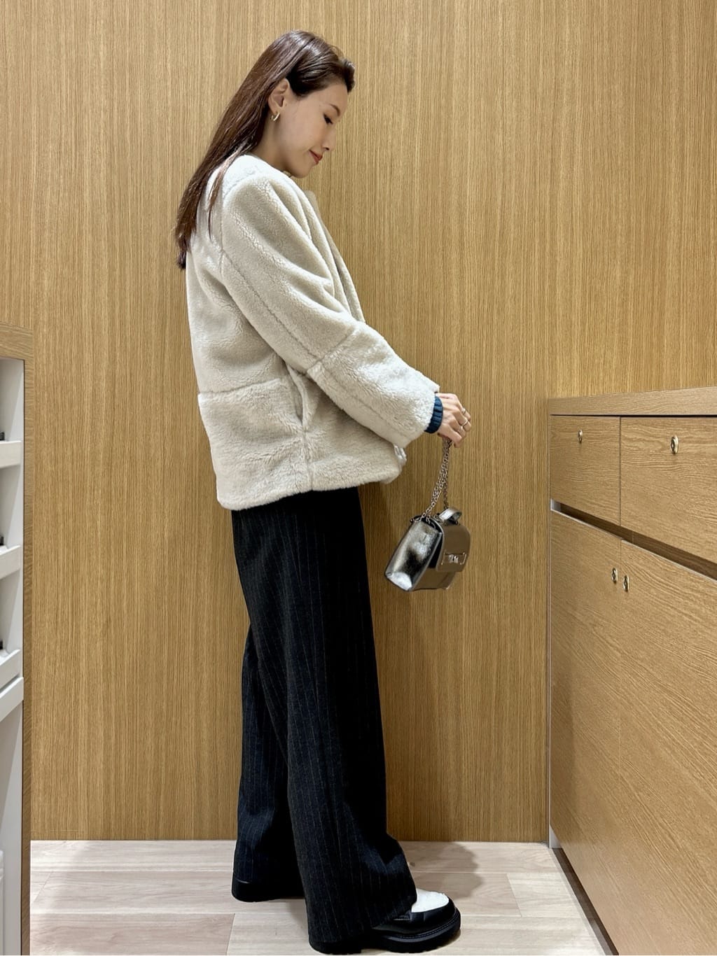 maiさんの「OPAQUE.CLIP｜フェイクボア切替ショートコート」を使ったコーディネート