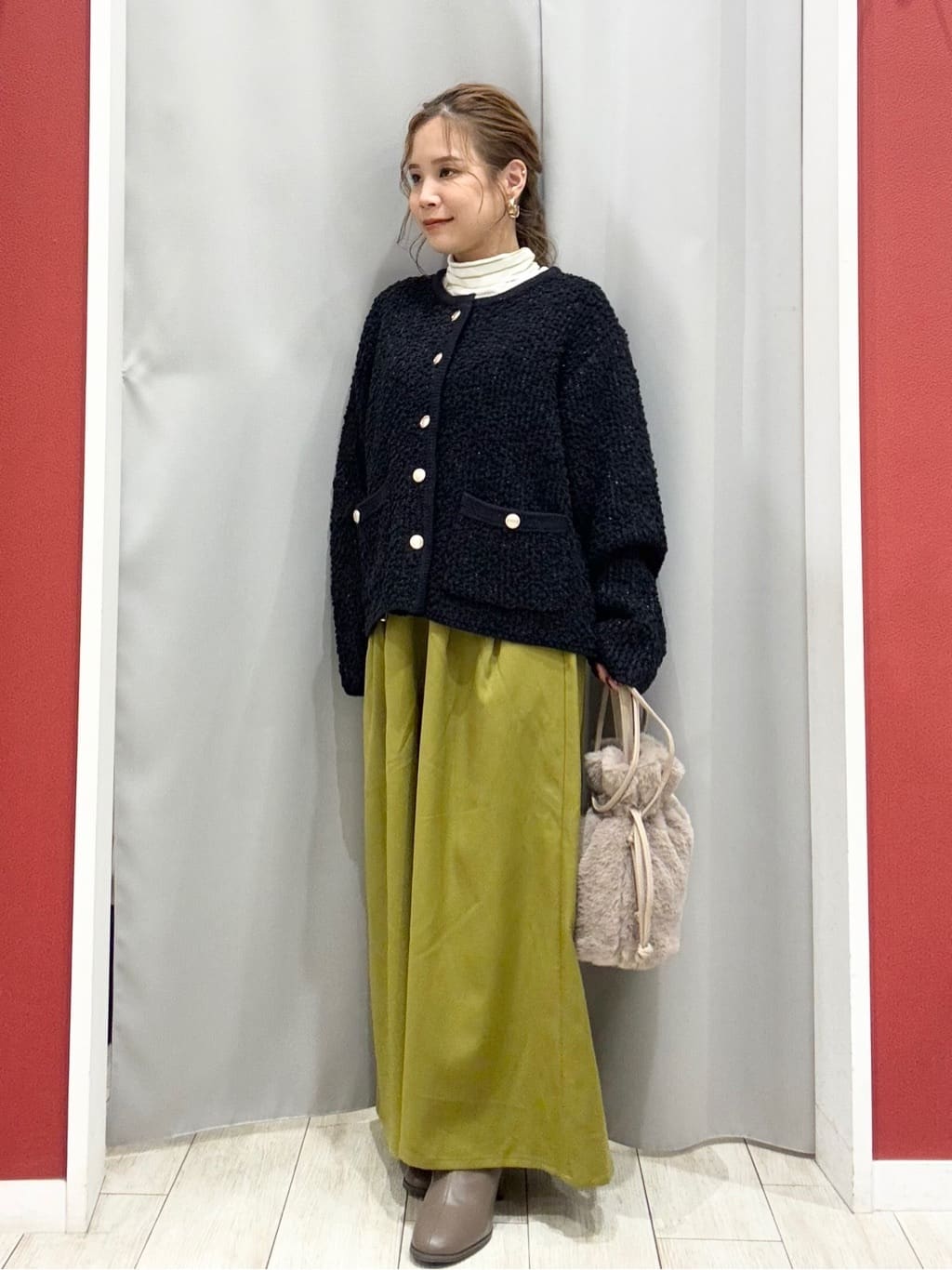 shioさんの「SHOO･LA･RUE｜【S-LL/吸湿発熱】なめらかとろみ インナータートル」を使ったコーディネート