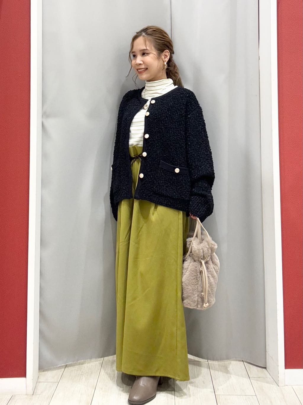 shioさんの「SHOO･LA･RUE｜【S-LL/吸湿発熱】なめらかとろみ インナータートル」を使ったコーディネート