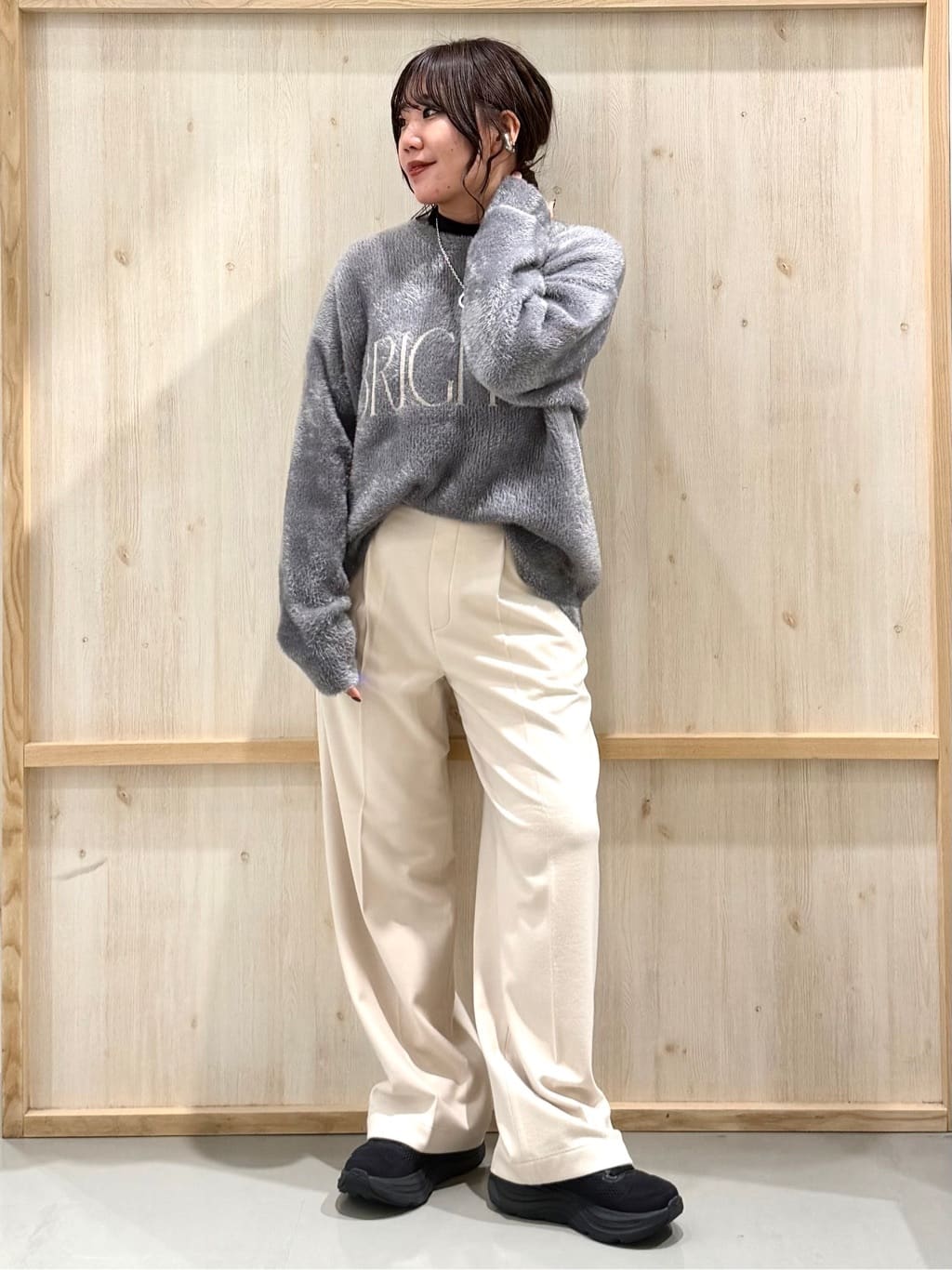 nanaさんの「THE SHOP TK｜ベルベットフェザー ロゴニットプルオーバー」を使ったコーディネート