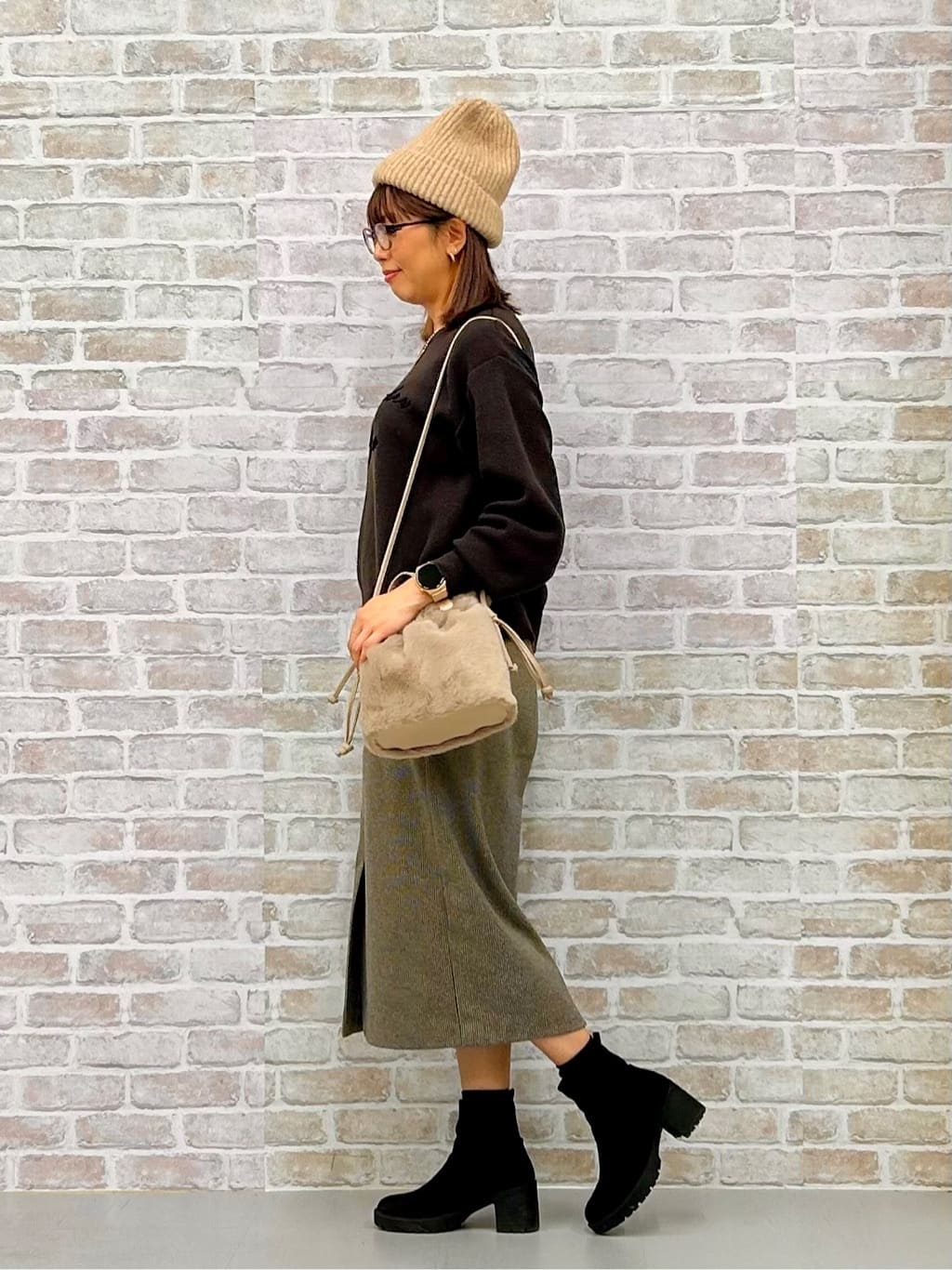 まーみんさんの「SHOO･LA･RUE｜【洗濯機可/ちくちくしにくい】大人のための スウェットライク刺繍ロゴニット」を使ったコーディネート