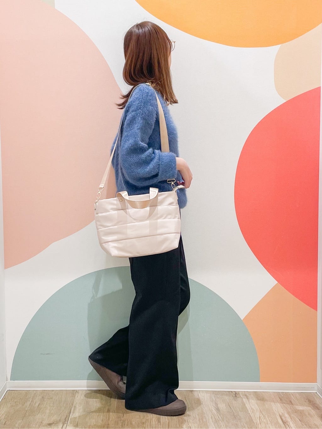 とまとさんの「SHOO･LA･RUE｜【洗濯機可/S-LL/高レビュー】上品シルエットで美しい イージーワイドパンツ」を使ったコーディネート