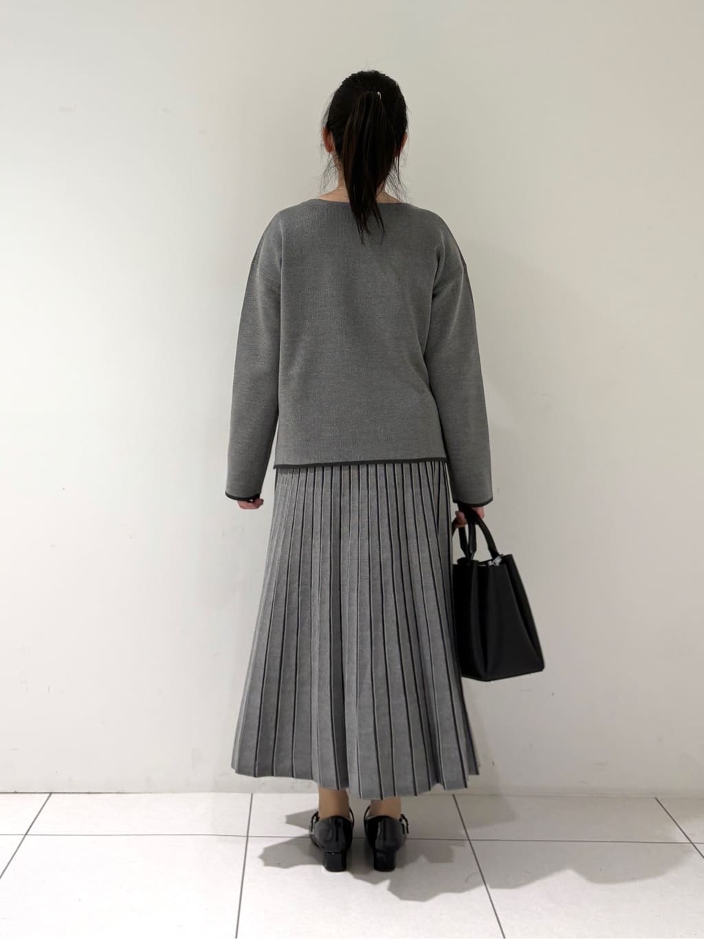 momokoさんの「INDIVI｜スタンドネック シャギーモールニット」を使ったコーディネート