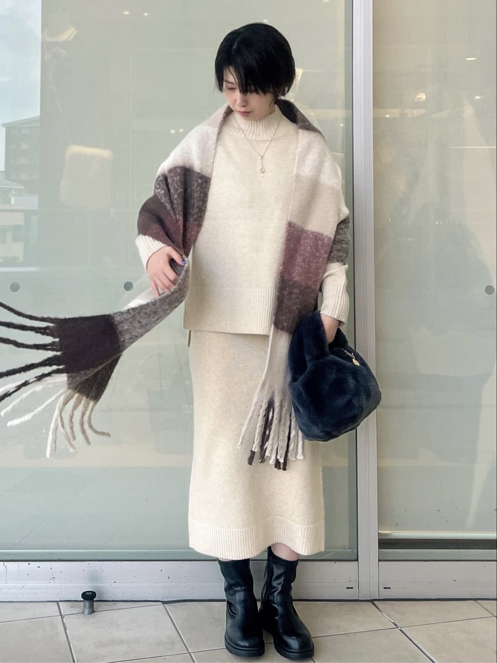 yo-koさんの「OPAQUE.CLIP｜ラメスパンコールナロースカート／セットアップ対応可【洗濯機OK】」を使ったコーディネート