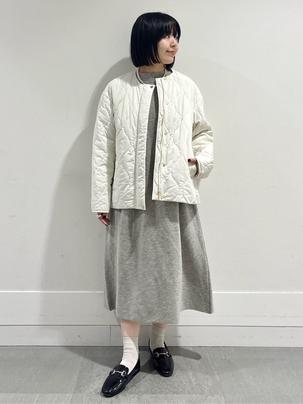 モエカさんの「UNTITLED｜【ロング丈/ゆったりシルエット】テントライン ニットワンピース」を使ったコーディネート