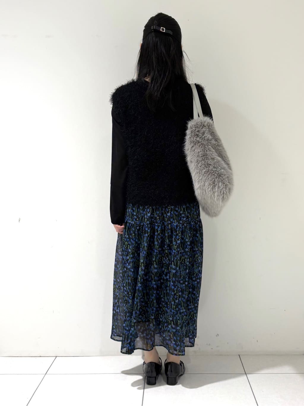 momokoさんの「INDIVI｜【秋映え柄/セットアップ可能】フラワーシフォンスカート」を使ったコーディネート