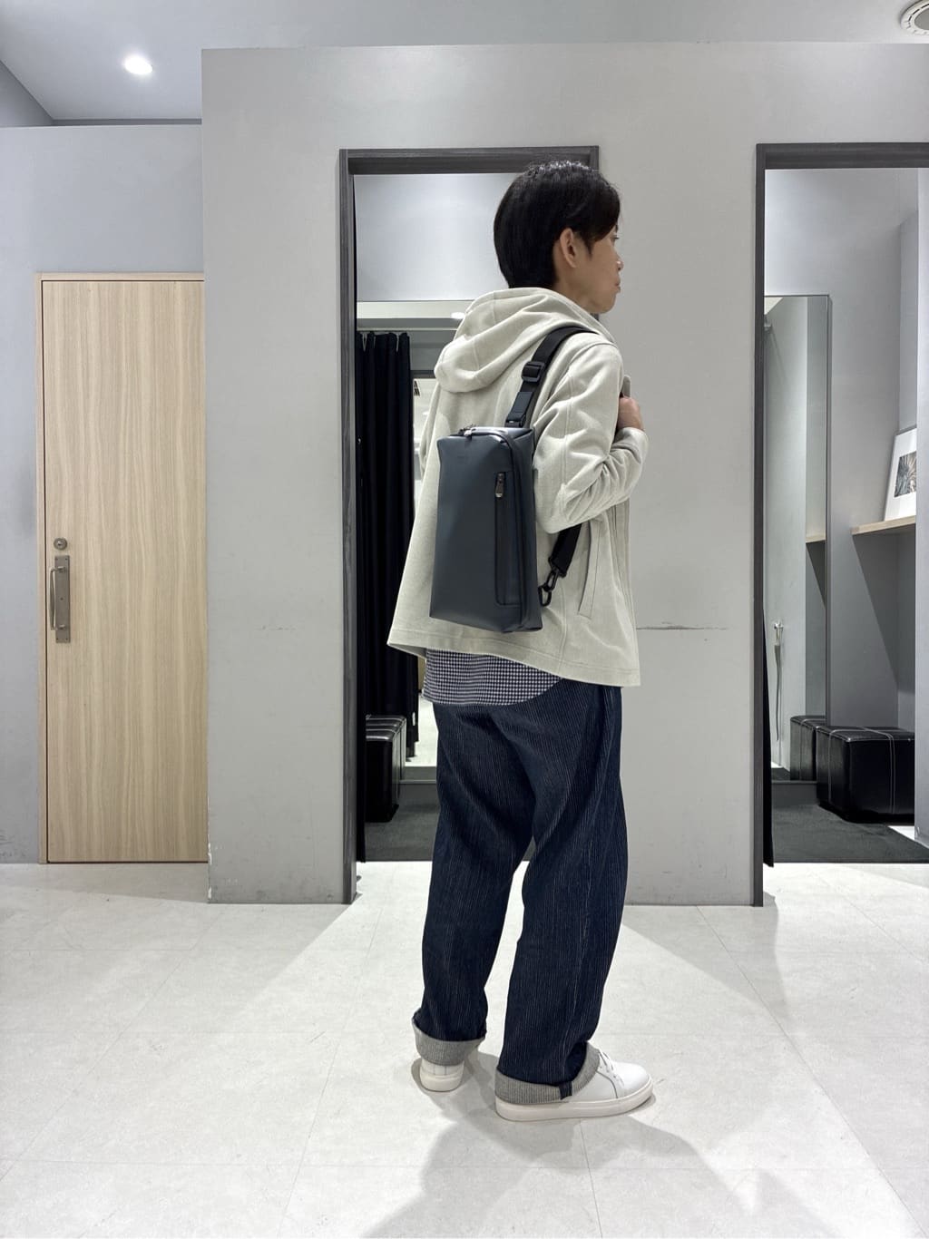 わいずみさんの「TAKEO KIKUCHI｜【JUST ONE LAYER】ダウンファブリックZIPパーカー」を使ったコーディネート