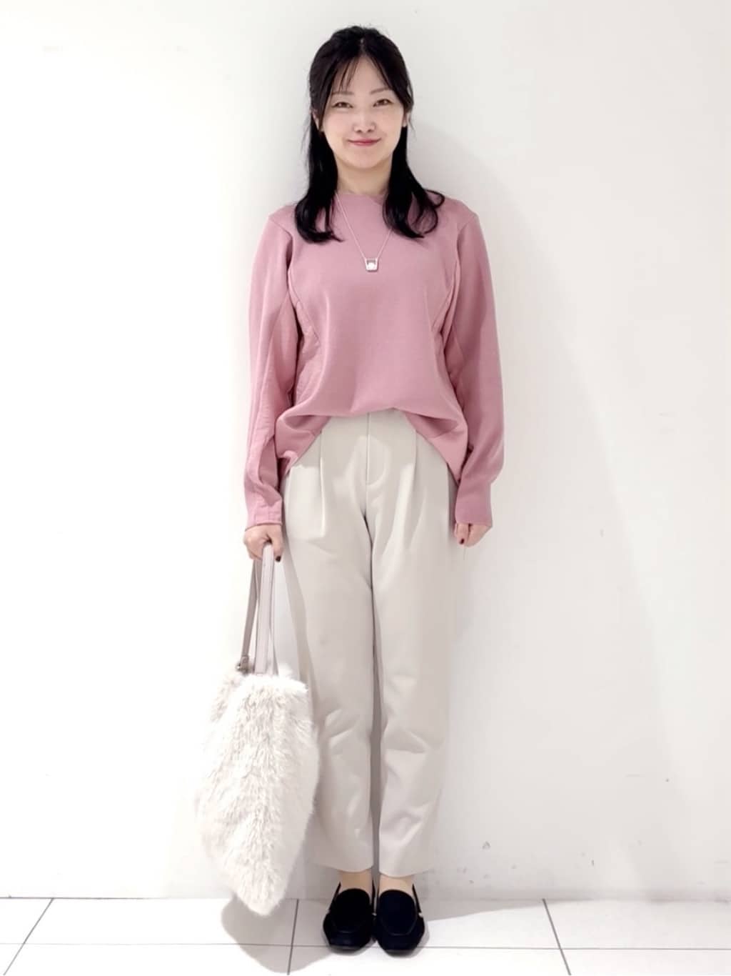 momokoさんの「INDIVI｜【洗える／選べる8色】トーンアップニット」を使ったコーディネート