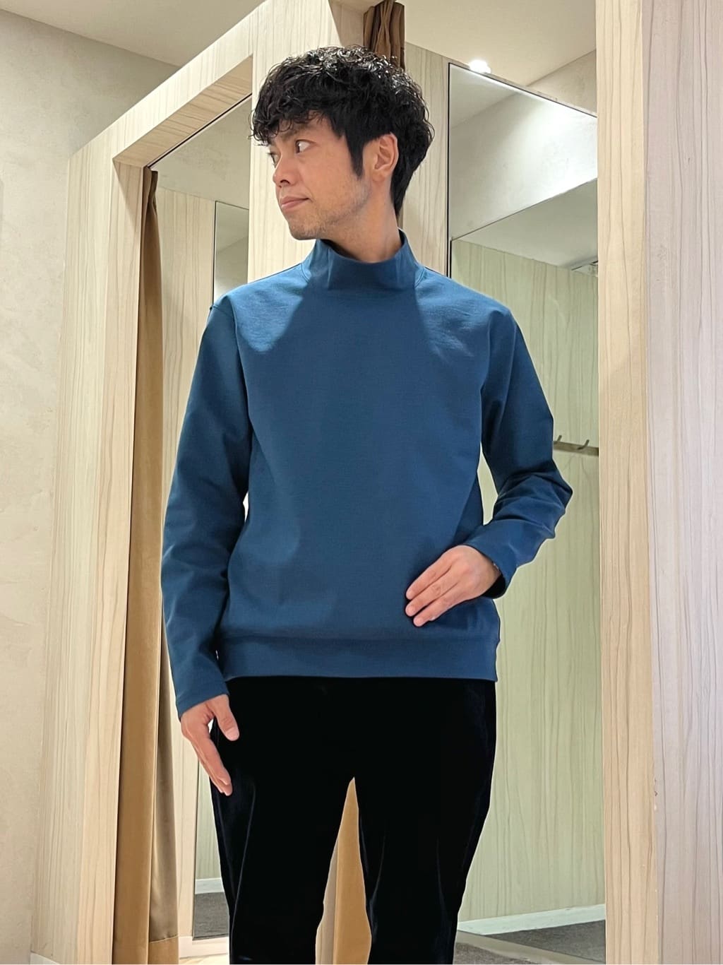 URAさんの「TAKEO KIKUCHI｜【Sサイズ～】ウォーム ミラノリブ オフネック プルオーバー」を使ったコーディネート