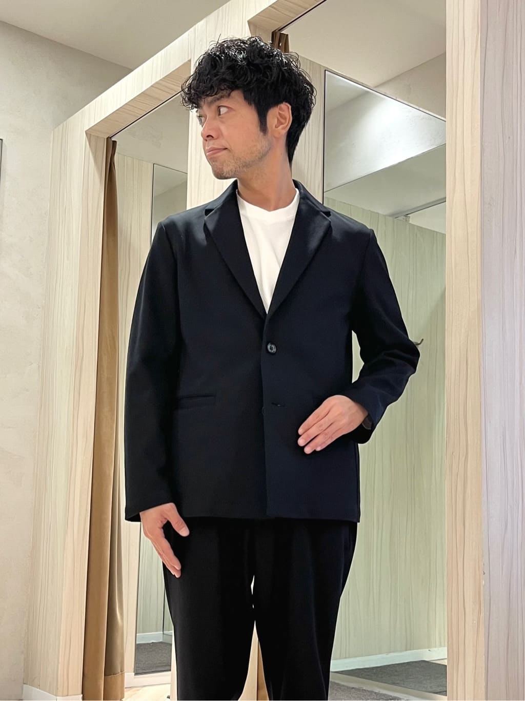 URAさんの「TAKEO KIKUCHI｜【JUST ONE LAYER】ダウンファブリック テーラード ジャケット」を使ったコーディネート