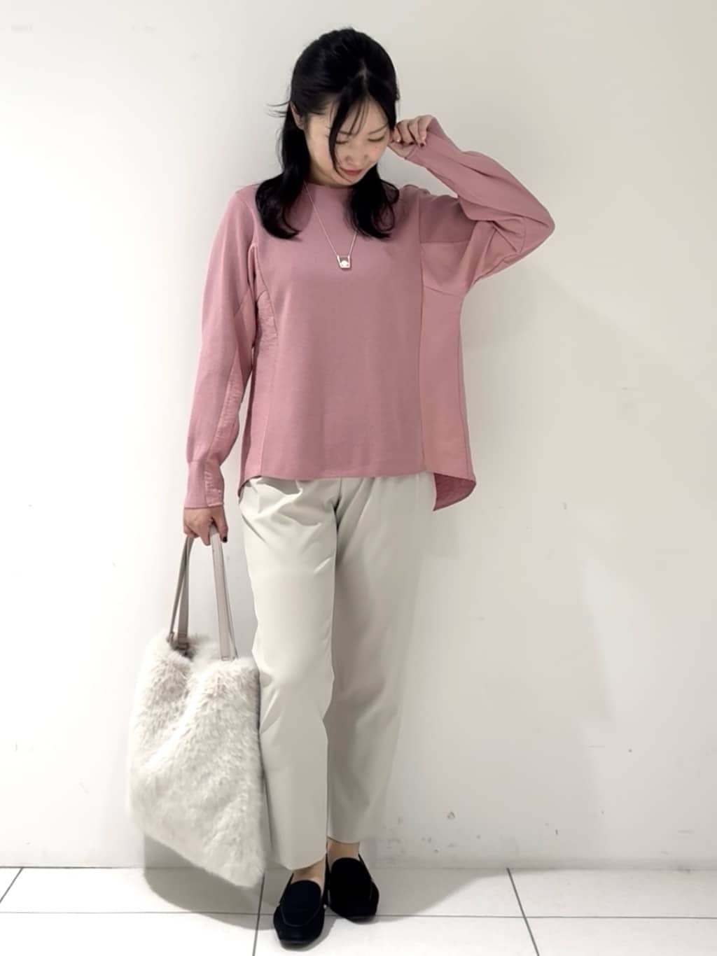 momokoさんの「INDIVI｜【洗える／選べる8色】トーンアップニット」を使ったコーディネート