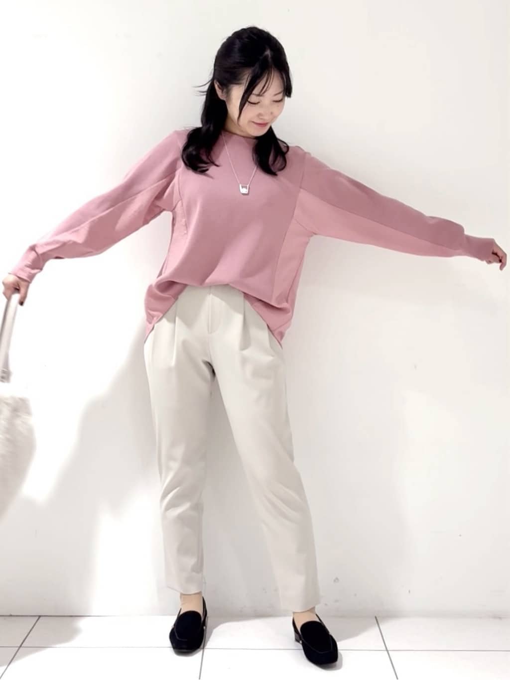 momokoさんの「INDIVI｜【洗える／選べる8色】トーンアップニット」を使ったコーディネート
