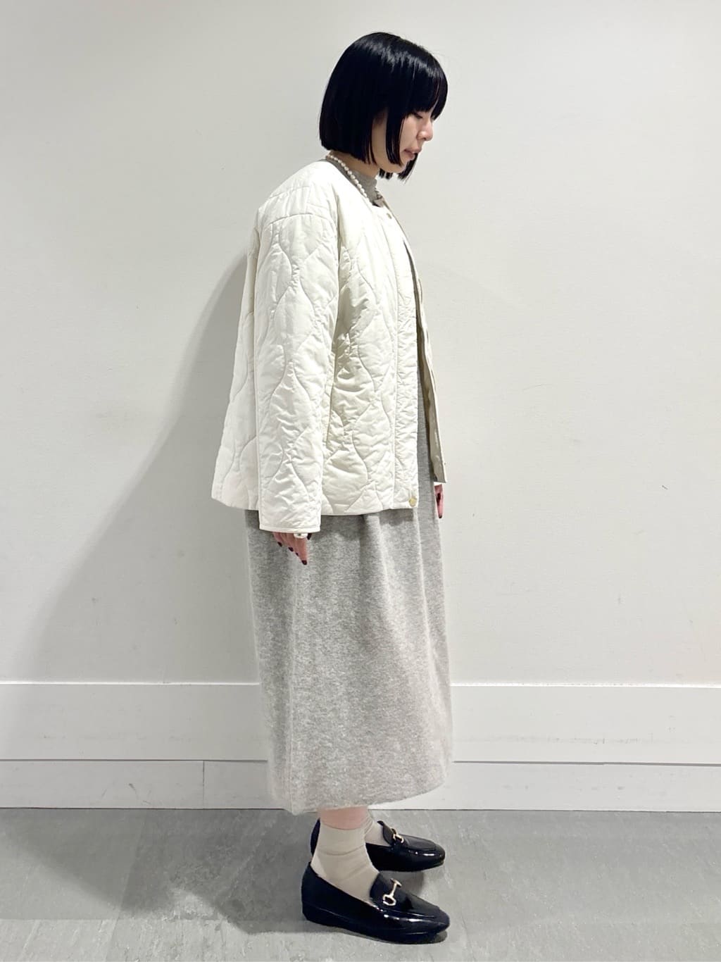 モエカさんの「UNTITLED｜【ロング丈/ゆったりシルエット】テントライン ニットワンピース」を使ったコーディネート