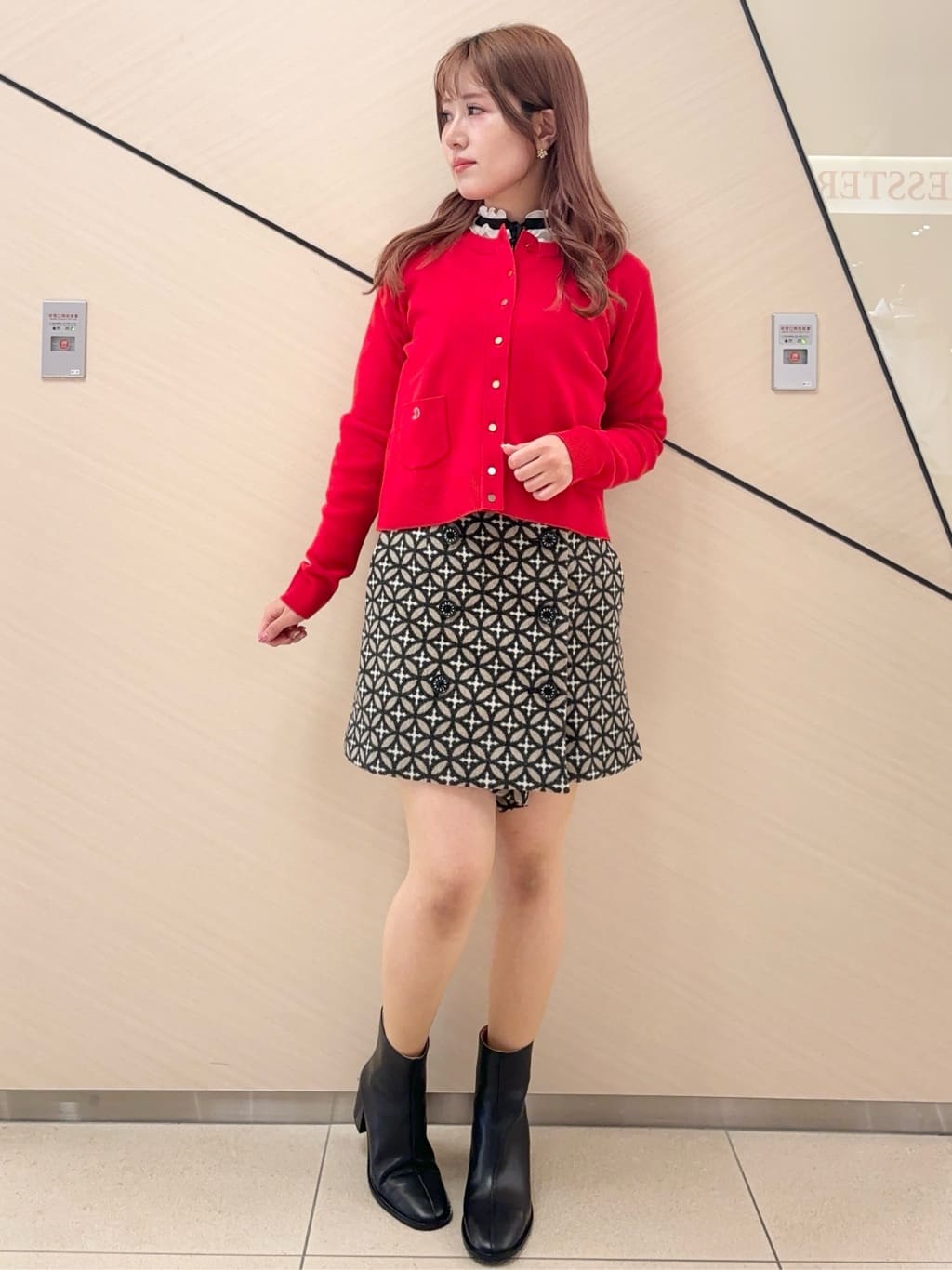 Rinaさんの「DRESSTERIOR｜◆オーバーラップジャカードミニスカート」を使ったコーディネート