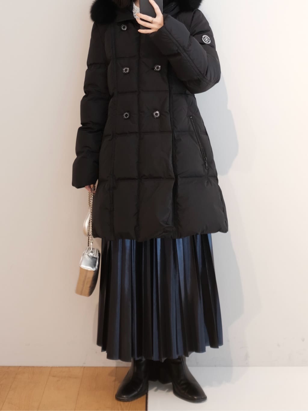 Kishimotoさんの「DRESSTERIOR｜◆【洗える/ストレッチ性/オンオフ】箔プリントプリーツスカート」を使ったコーディネート