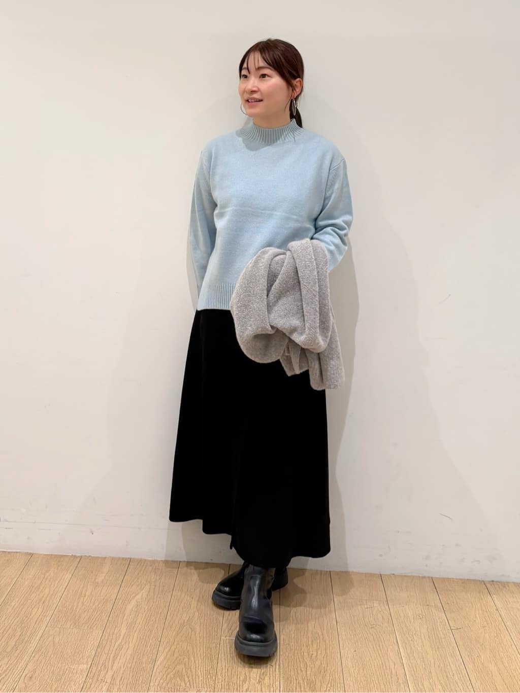 maiさんの「INDIVI｜【エアリー素材】ブークレ着流しニットカーディガン」を使ったコーディネート