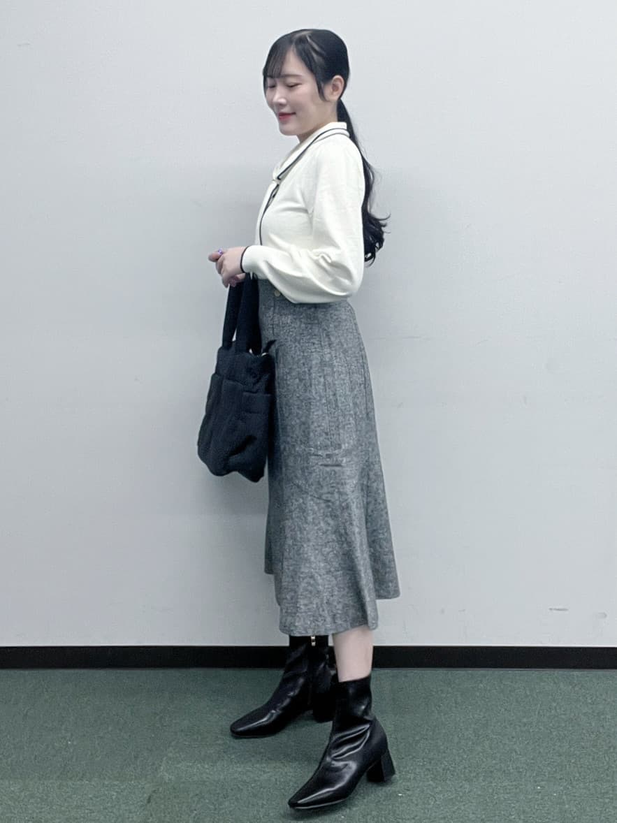 Hitomiさんの「index｜ゴールドパーツ付きボウタイニット【洗濯機OK】《10col／XS～LL》」を使ったコーディネート