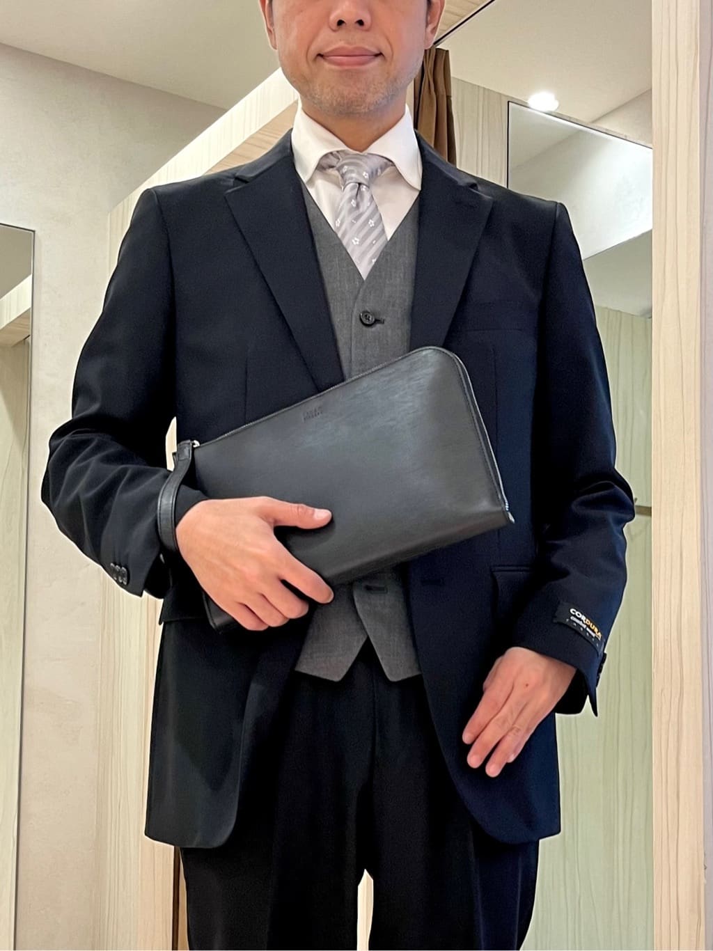 URAさんの「TAKEO KIKUCHI｜【Begin掲載】コーデュラ（R）夏素材ウールトロ　ストレッチスーツ」を使ったコーディネート