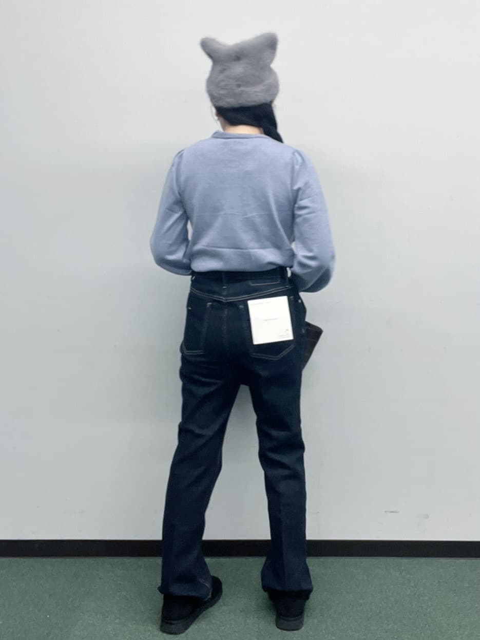 Hitomiさんの「index｜ゴールドパーツ付きボウタイニット【洗濯機OK】《10col／XS～LL》」を使ったコーディネート