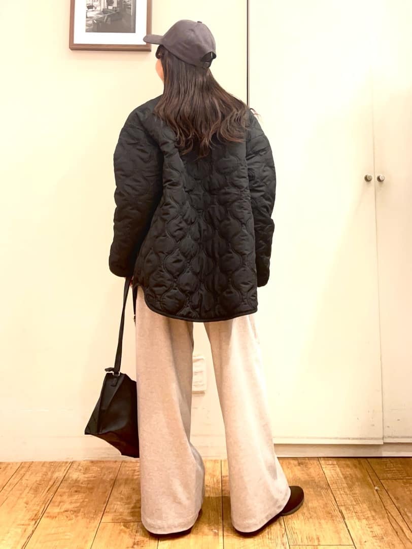 AIRIさんの「SHOO･LA･RUE｜【洗濯機可／毛玉レス】シンプルケーブル柄ニット」を使ったコーディネート