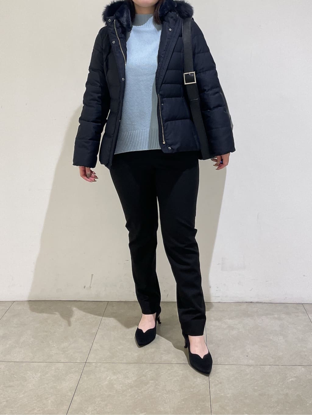 emikaさんの「INDIVI｜【名品／撥水／抗菌防臭】ショート丈リサイクルダウンコート」を使ったコーディネート