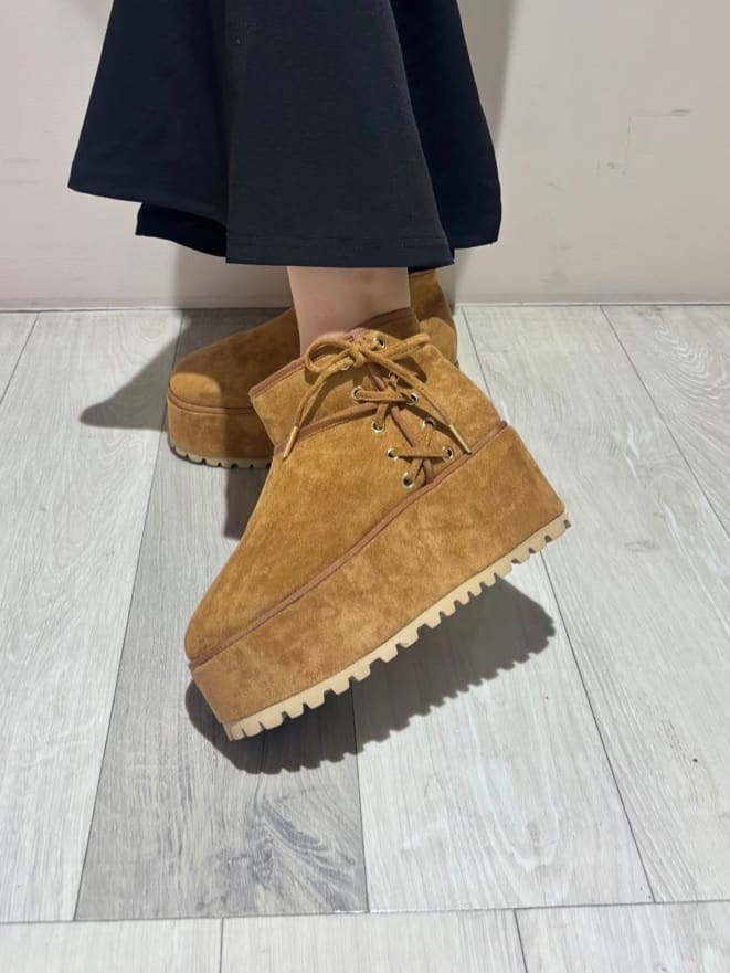せらら⭐️さんの「ESPERANZA｜【EC先行販売】厚底レースアップリボンフェイクムートンブーツ」を使ったコーディネート