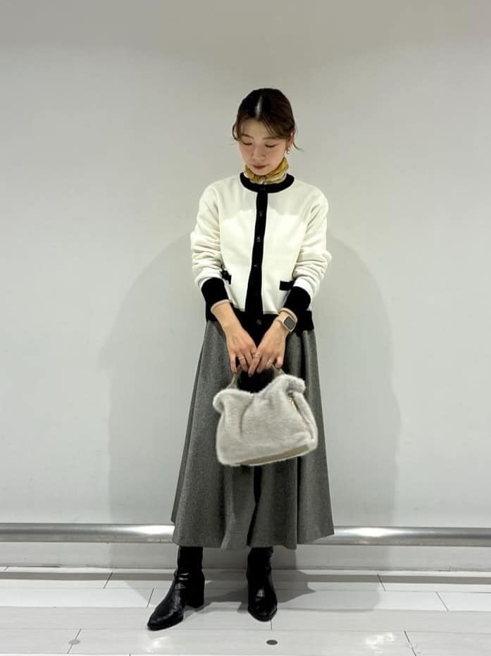 Rinさんの「UNTITLED｜【ミディ丈/ウール混】クラシカルヘリンボーン　ラメスカート」を使ったコーディネート