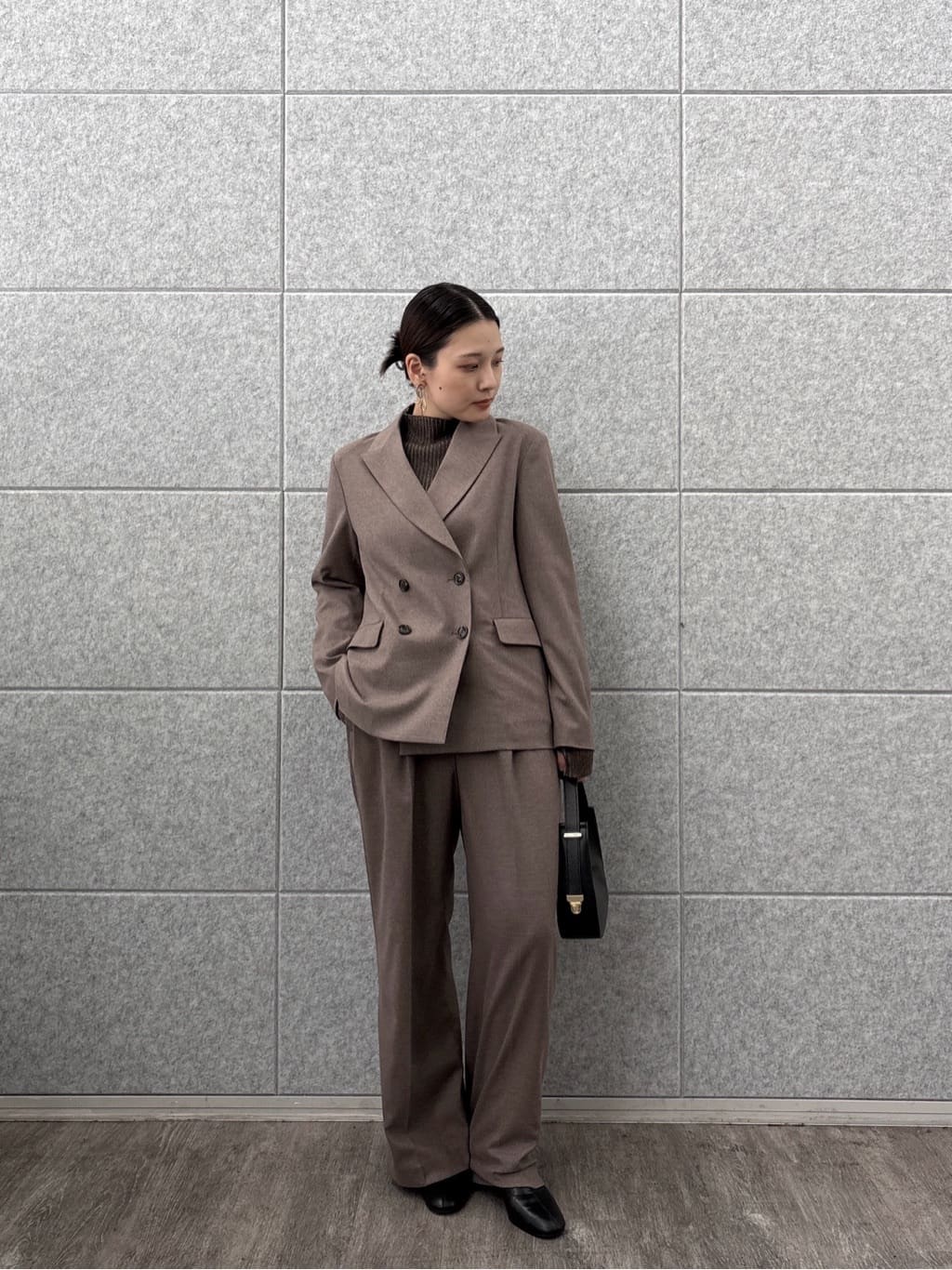 ayanoさんの「INDIVI｜◆Comfy SET UP｜イージーストレートスラックス【セットアップ対応／通勤／カセット服】」を使ったコーディネート