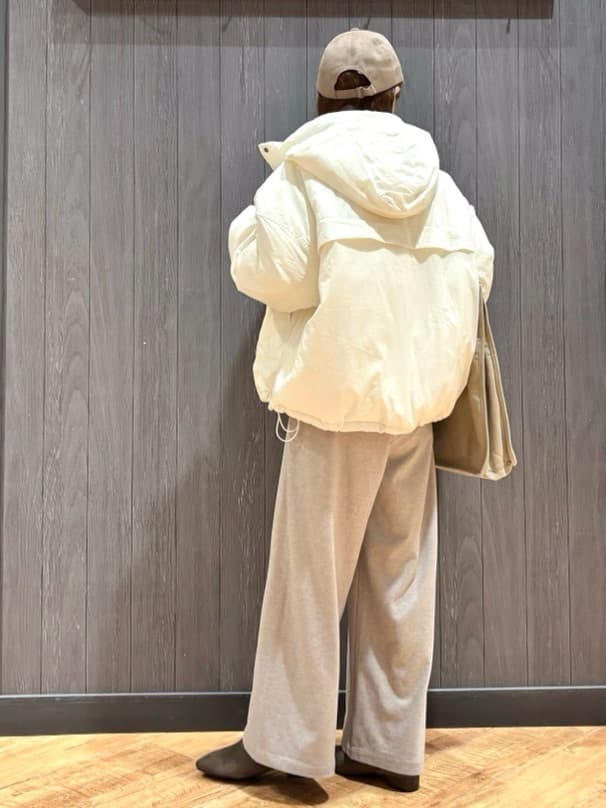 meiさんの「SHOO･LA･RUE｜【撥水/あったか】たっぷり着られる 中綿モンスターショートコート」を使ったコーディネート