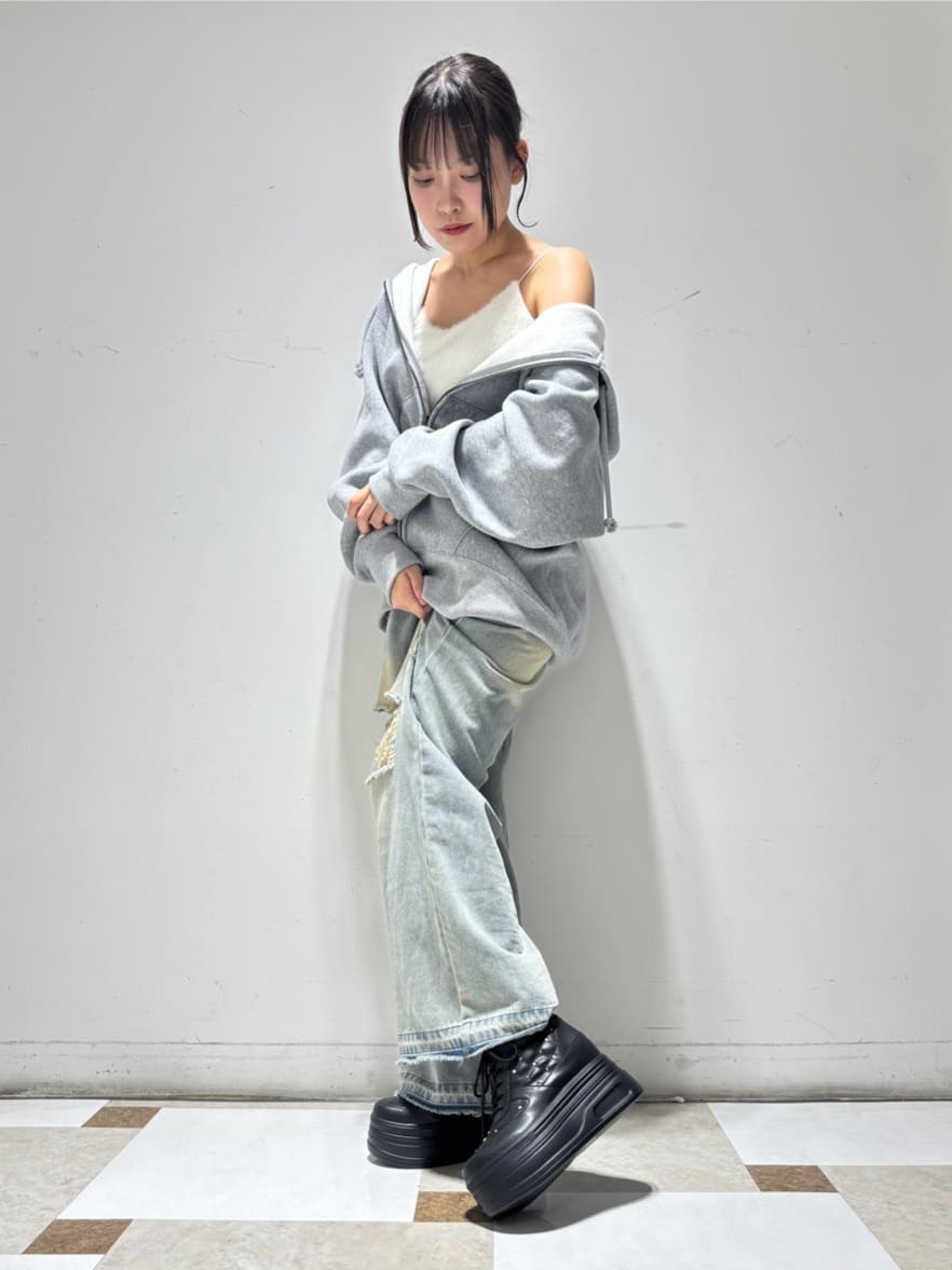 せらら⭐️さんの「ESPERANZA｜【EC先行販売】きゅんフィット厚底フラットキルティングスタッズスニーカー」を使ったコーディネート