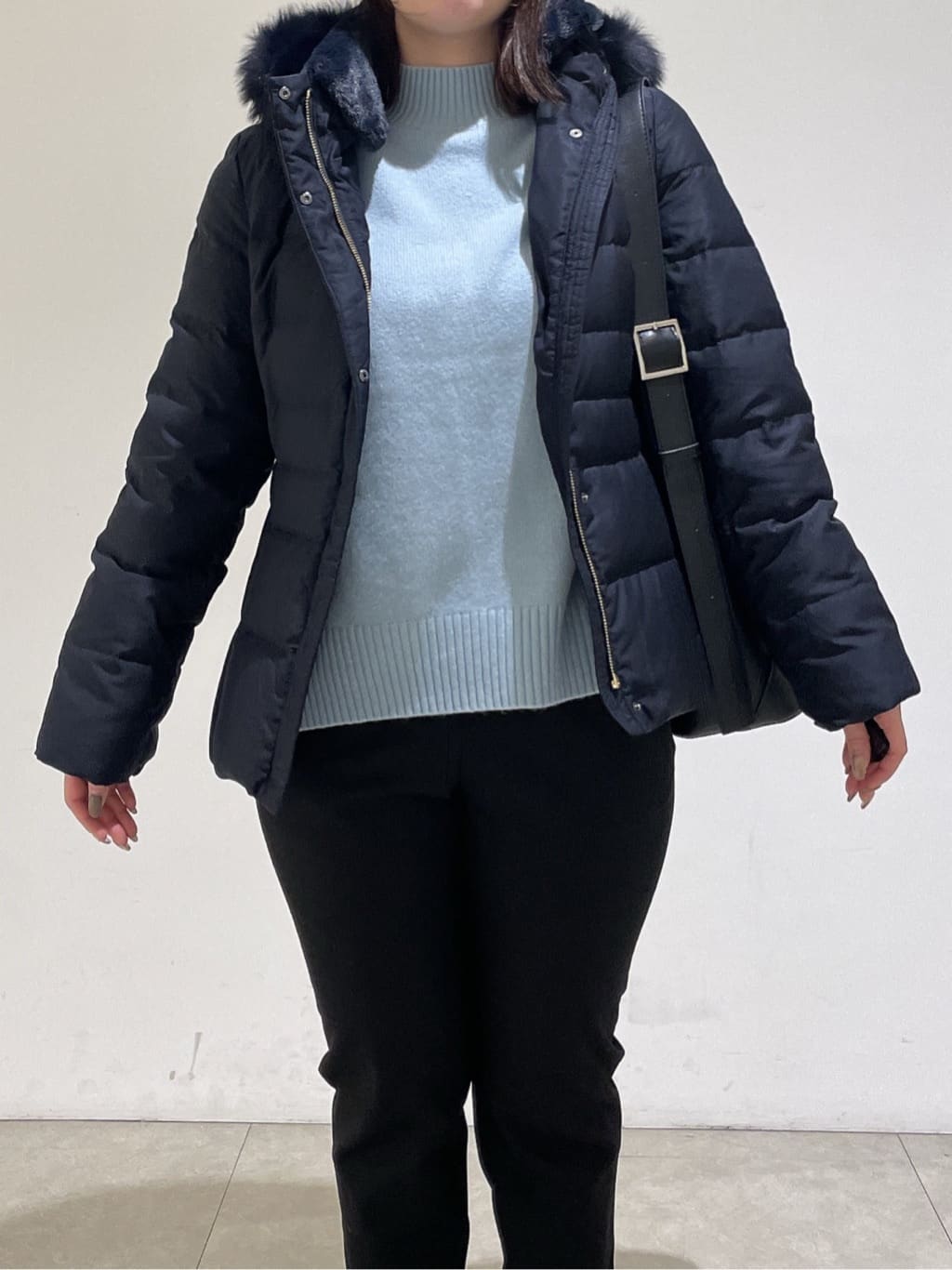 emikaさんの「INDIVI｜【名品／撥水／抗菌防臭】ショート丈リサイクルダウンコート」を使ったコーディネート