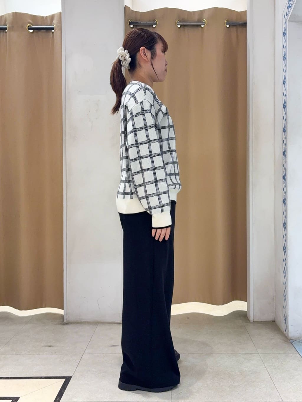 SO(R)Aさんの「SHOO･LA･RUE｜【S-LL/体型カバー】上品なとろみが魅力 イージーワイドパンツ」を使ったコーディネート