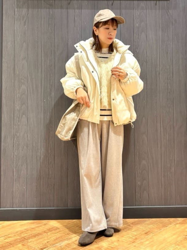 meiさんの「SHOO･LA･RUE｜【撥水/あったか】たっぷり着られる 中綿モンスターショートコート」を使ったコーディネート