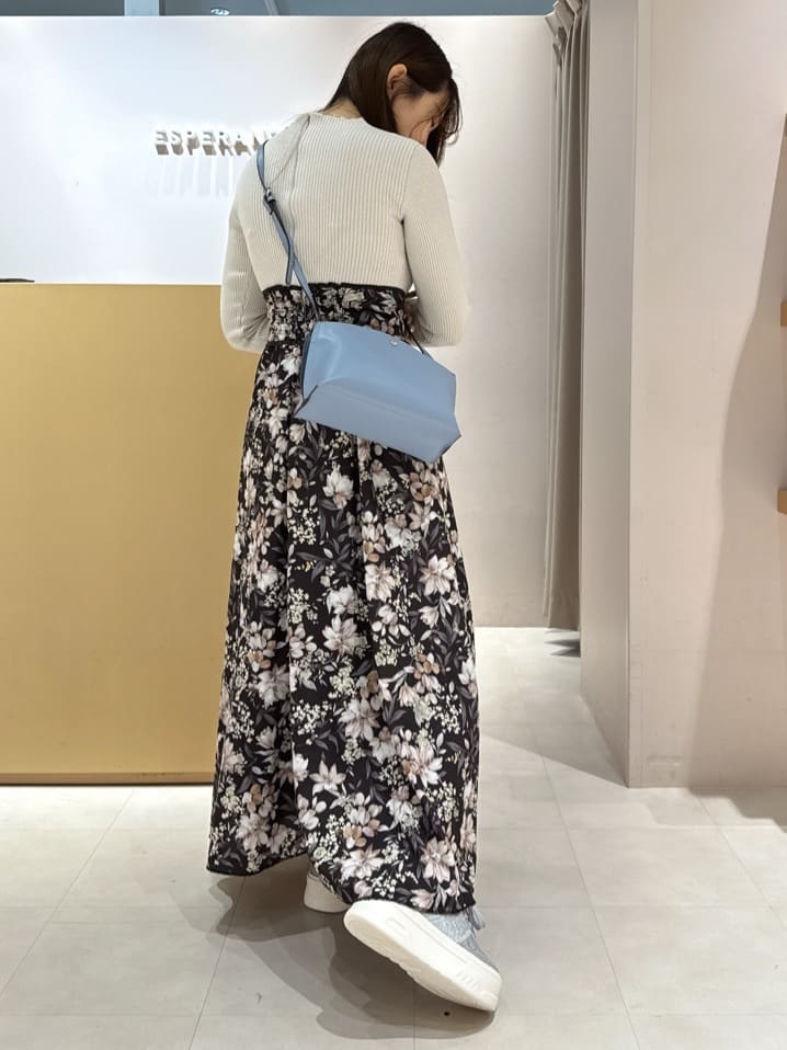 neinaさんの「ESPERANZA｜かるいかばん スクエアショルダーバッグ」を使ったコーディネート