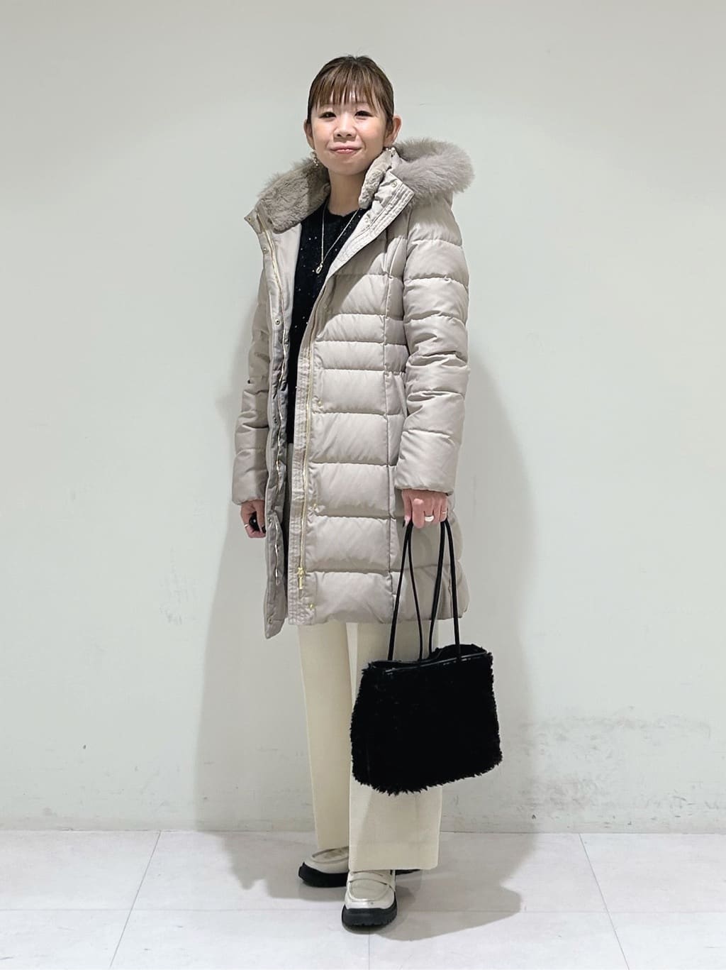 tsuyuさんの「INDIVI｜【名品／撥水／抗菌防臭】ロング丈リサイクルダウンコート」を使ったコーディネート