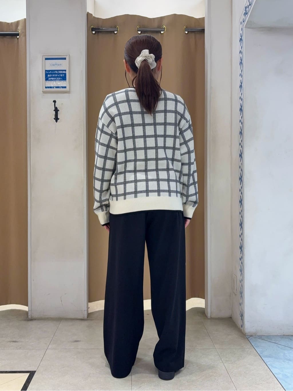 SO(R)Aさんの「SHOO･LA･RUE｜【S-LL/体型カバー】上品なとろみが魅力 イージーワイドパンツ」を使ったコーディネート