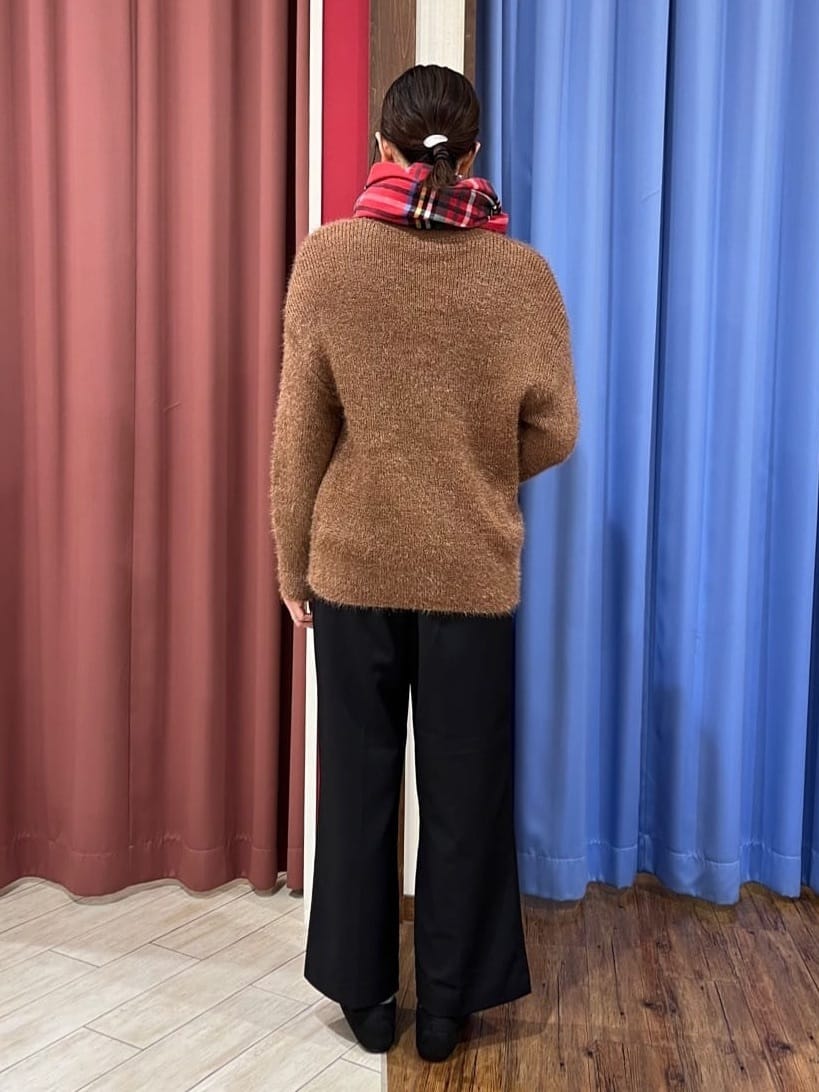 muさんの「SHOO･LA･RUE｜【S-LL/ゆったり】ふわふわシャギー 大人レディなニット」を使ったコーディネート